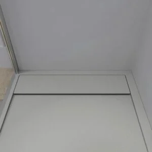URBANSTONE Receveur de douche en résine avec cadre sable et texture ardoise, antibactérien et antidérapant. Couleurs au choix. Grille cachée.